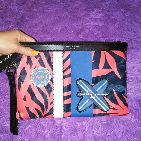 Michael Kors Handbags - ⭐HP⭐Michael Kors Red/Indigo Large Wristlet /Clutch